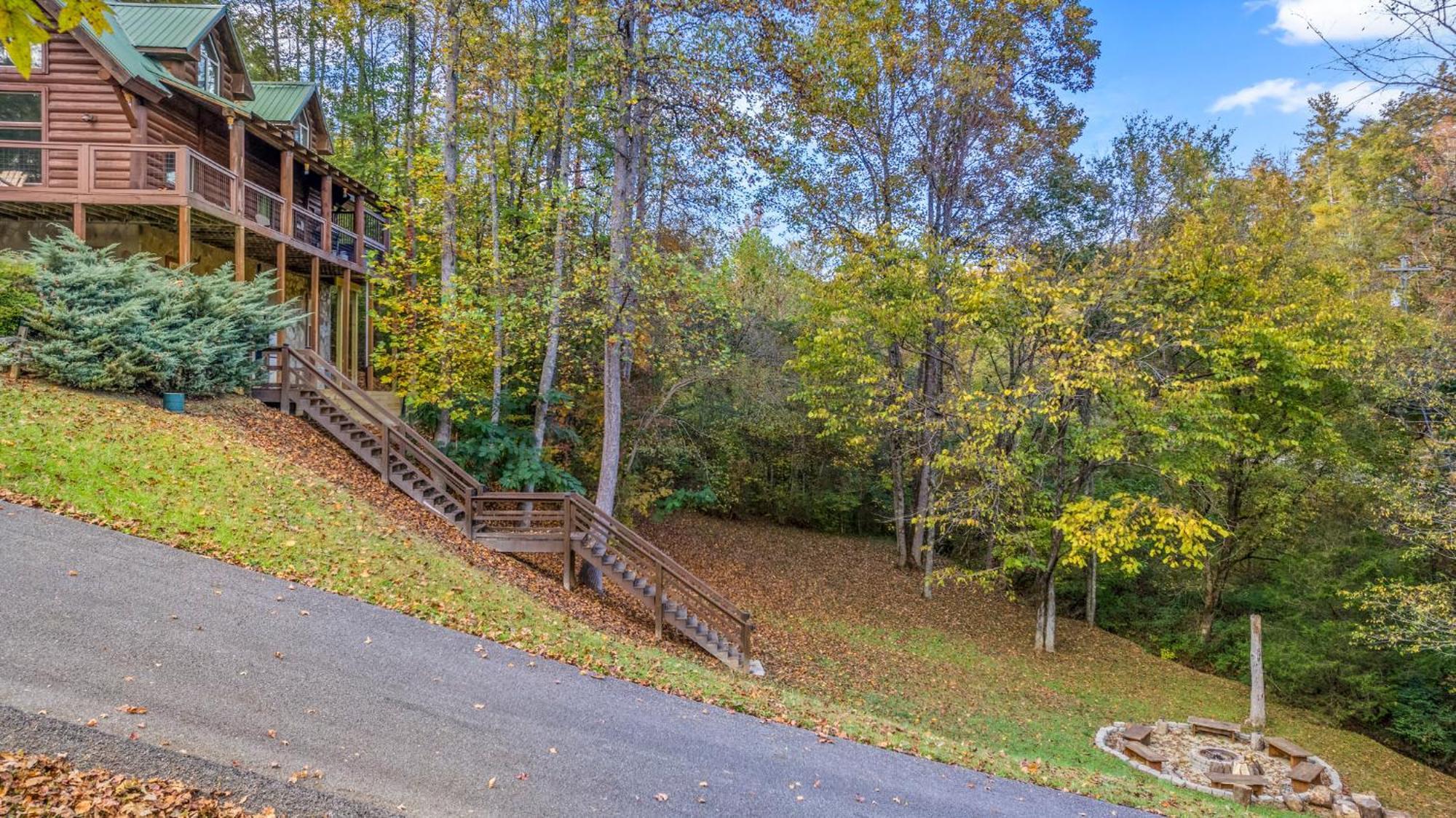 Relaxation Retreat - Pickleball Cabin - Wi-Fi, Fire Pit With Bar, Ev, Game Room, Hot Tub, Pool Access - Mins To Pf Sevierville Exteriör bild