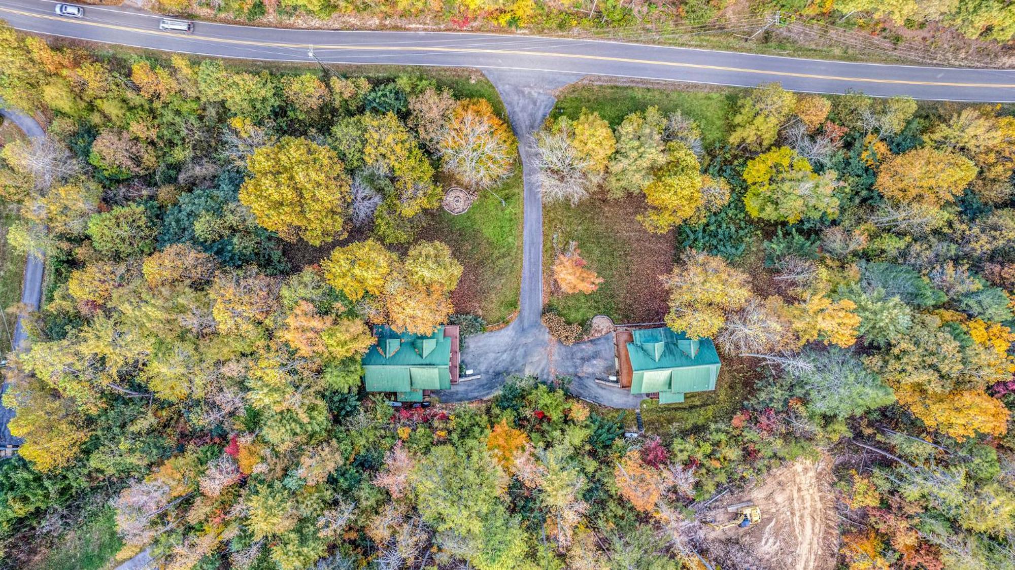 Relaxation Retreat - Pickleball Cabin - Wi-Fi, Fire Pit With Bar, Ev, Game Room, Hot Tub, Pool Access - Mins To Pf Sevierville Exteriör bild