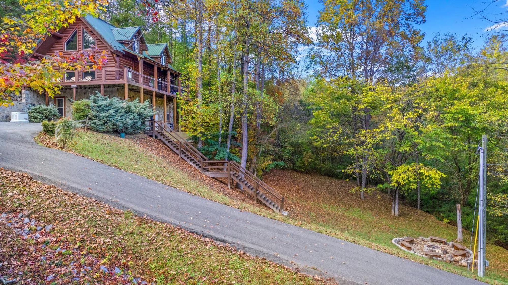 Relaxation Retreat - Pickleball Cabin - Wi-Fi, Fire Pit With Bar, Ev, Game Room, Hot Tub, Pool Access - Mins To Pf Sevierville Exteriör bild