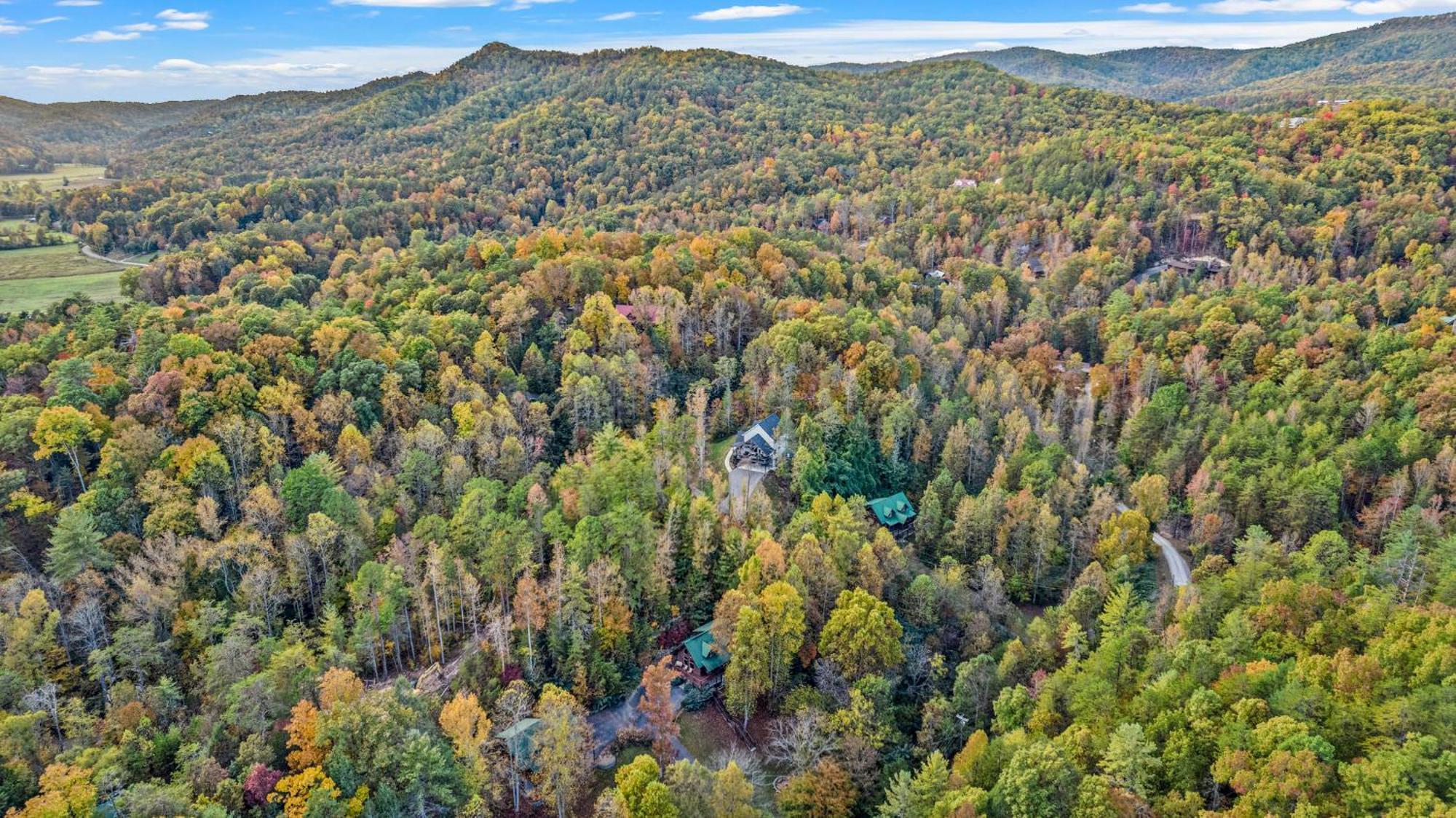 Relaxation Retreat - Pickleball Cabin - Wi-Fi, Fire Pit With Bar, Ev, Game Room, Hot Tub, Pool Access - Mins To Pf Sevierville Exteriör bild