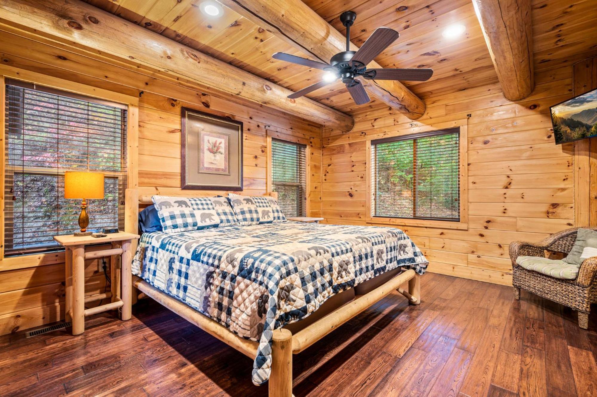 Relaxation Retreat - Pickleball Cabin - Wi-Fi, Fire Pit With Bar, Ev, Game Room, Hot Tub, Pool Access - Mins To Pf Sevierville Exteriör bild