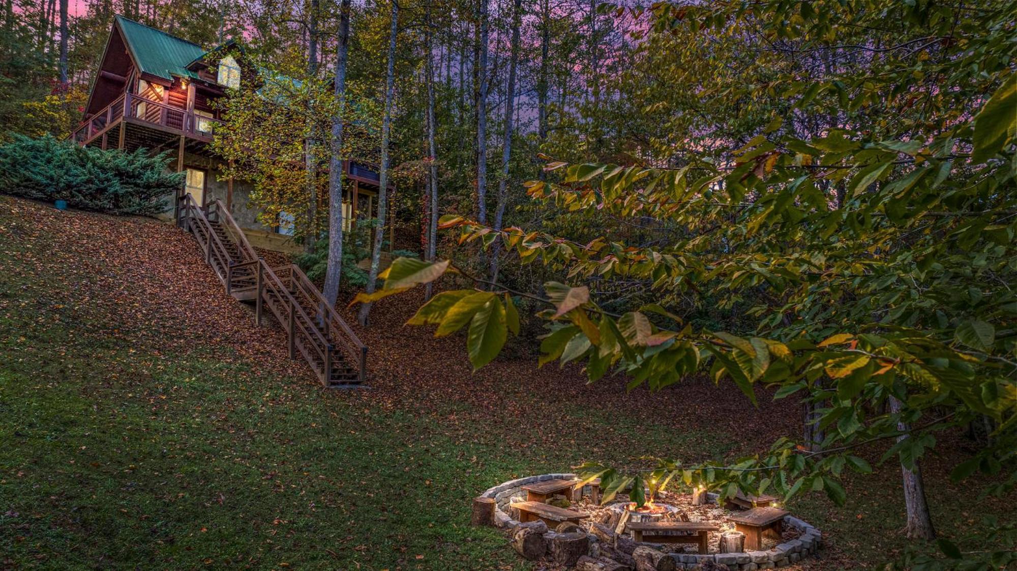Relaxation Retreat - Pickleball Cabin - Wi-Fi, Fire Pit With Bar, Ev, Game Room, Hot Tub, Pool Access - Mins To Pf Sevierville Exteriör bild