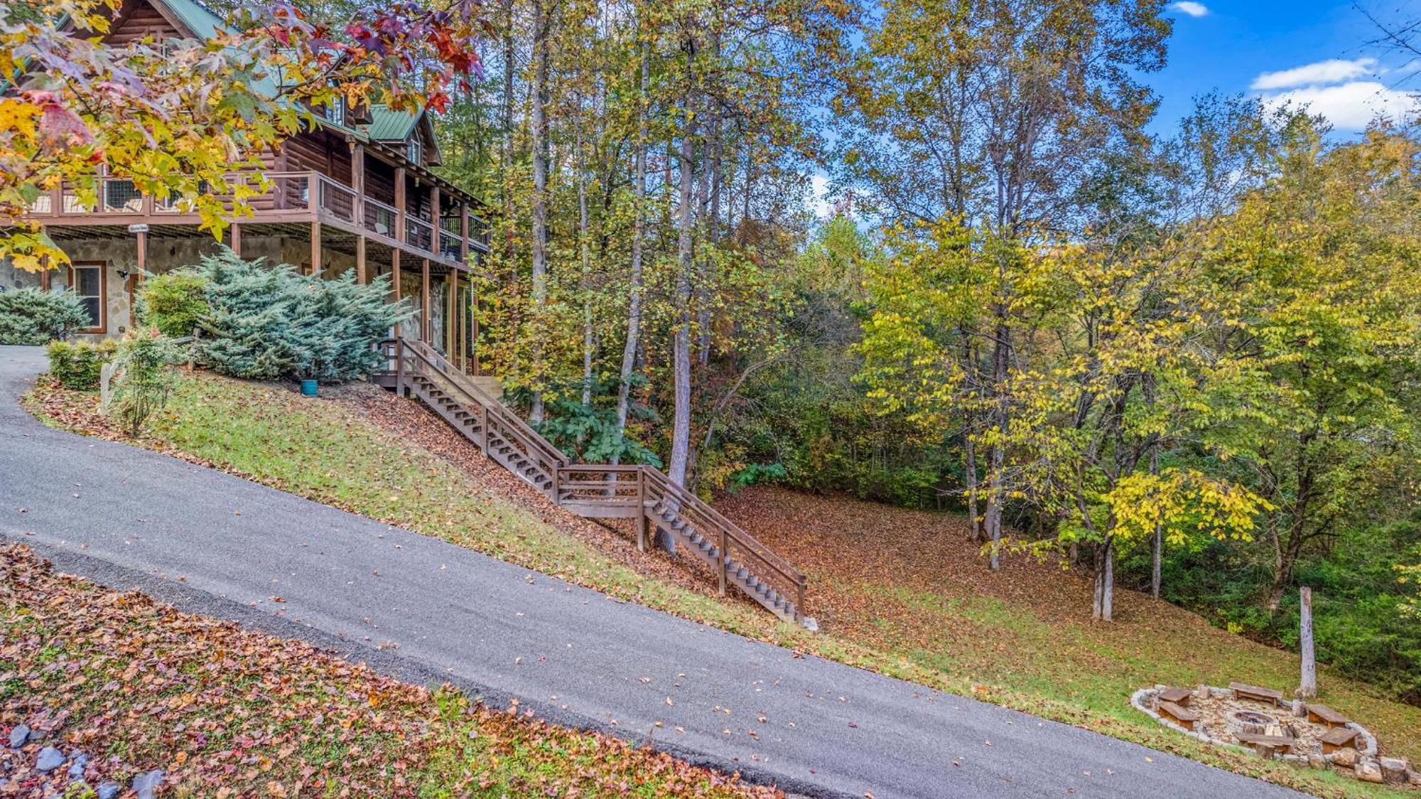 Relaxation Retreat - Pickleball Cabin - Wi-Fi, Fire Pit With Bar, Ev, Game Room, Hot Tub, Pool Access - Mins To Pf Sevierville Exteriör bild