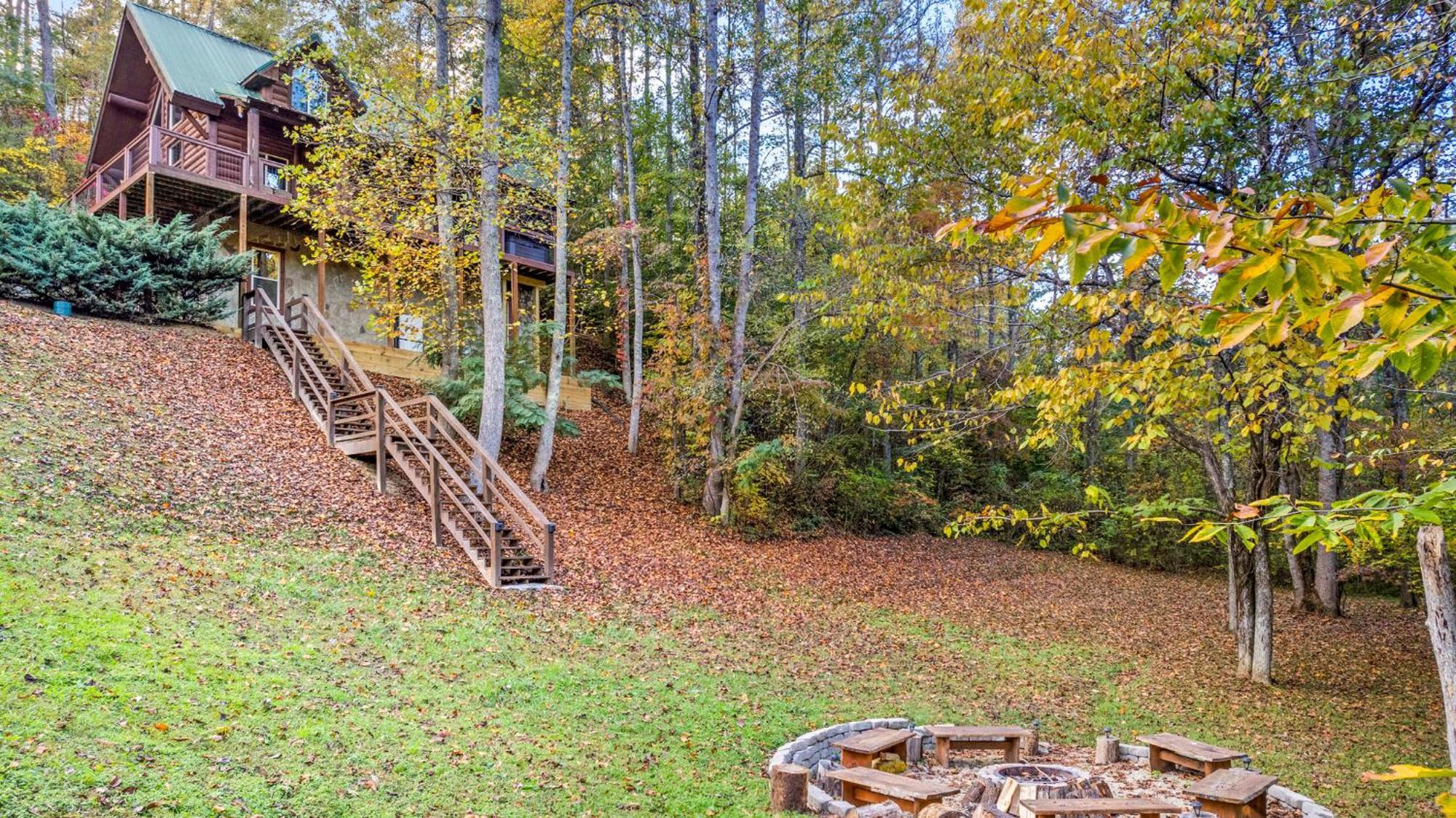 Relaxation Retreat - Pickleball Cabin - Wi-Fi, Fire Pit With Bar, Ev, Game Room, Hot Tub, Pool Access - Mins To Pf Sevierville Exteriör bild