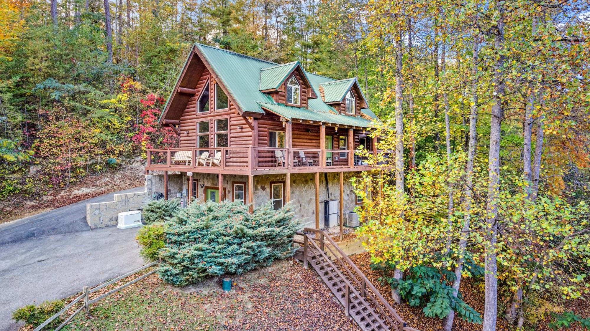 Relaxation Retreat - Pickleball Cabin - Wi-Fi, Fire Pit With Bar, Ev, Game Room, Hot Tub, Pool Access - Mins To Pf Sevierville Exteriör bild