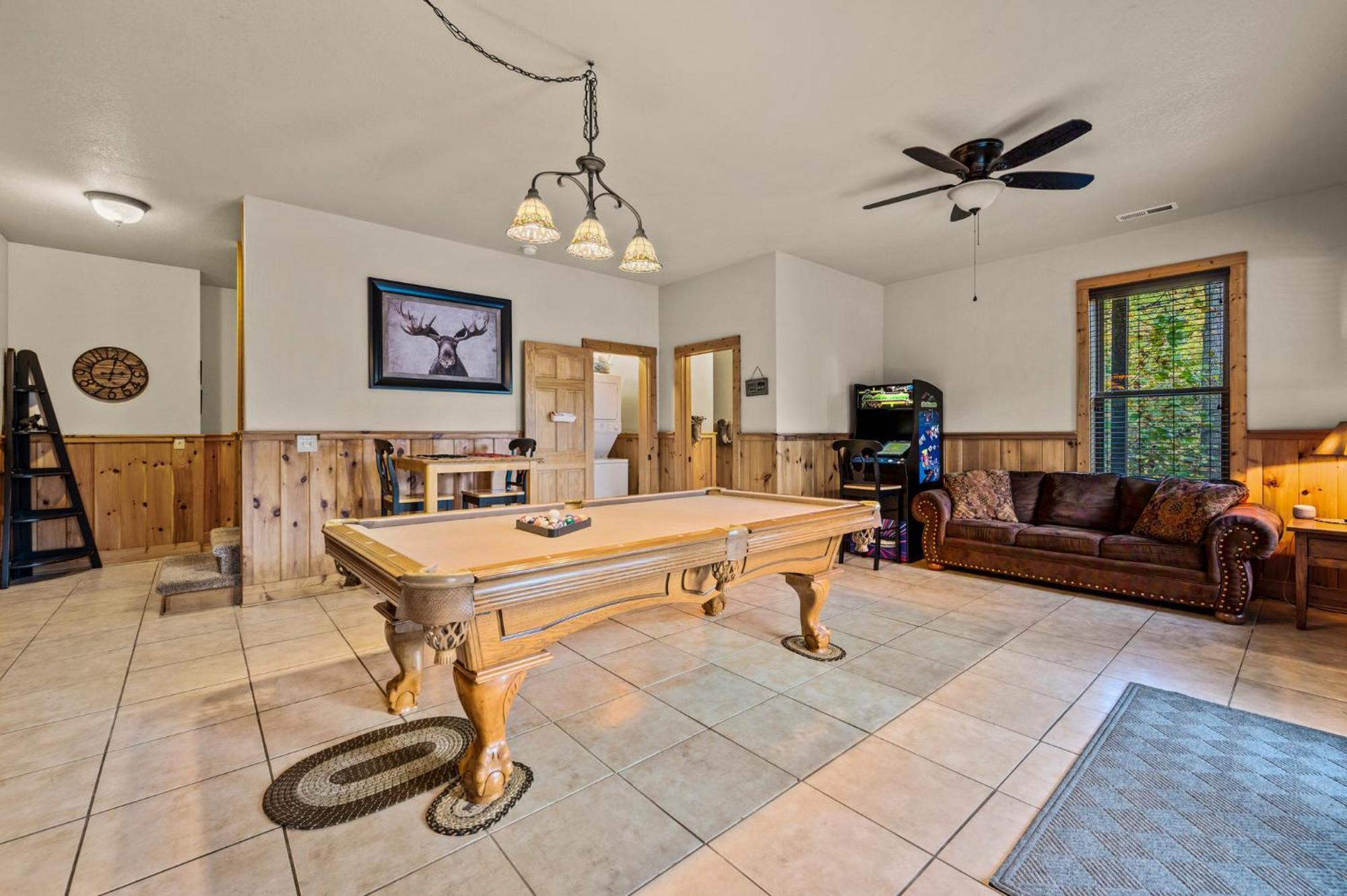 Relaxation Retreat - Pickleball Cabin - Wi-Fi, Fire Pit With Bar, Ev, Game Room, Hot Tub, Pool Access - Mins To Pf Sevierville Exteriör bild