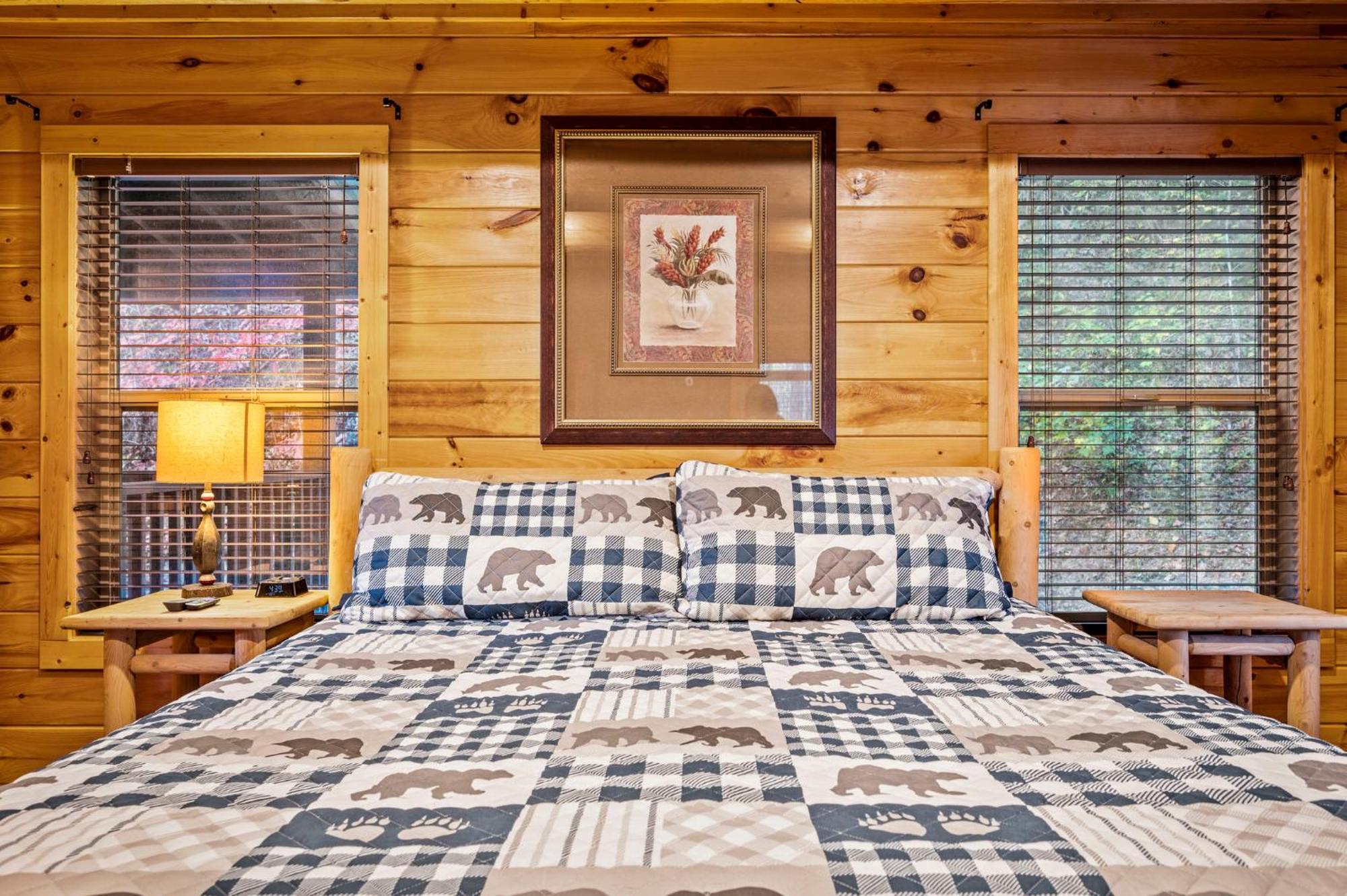 Relaxation Retreat - Pickleball Cabin - Wi-Fi, Fire Pit With Bar, Ev, Game Room, Hot Tub, Pool Access - Mins To Pf Sevierville Exteriör bild