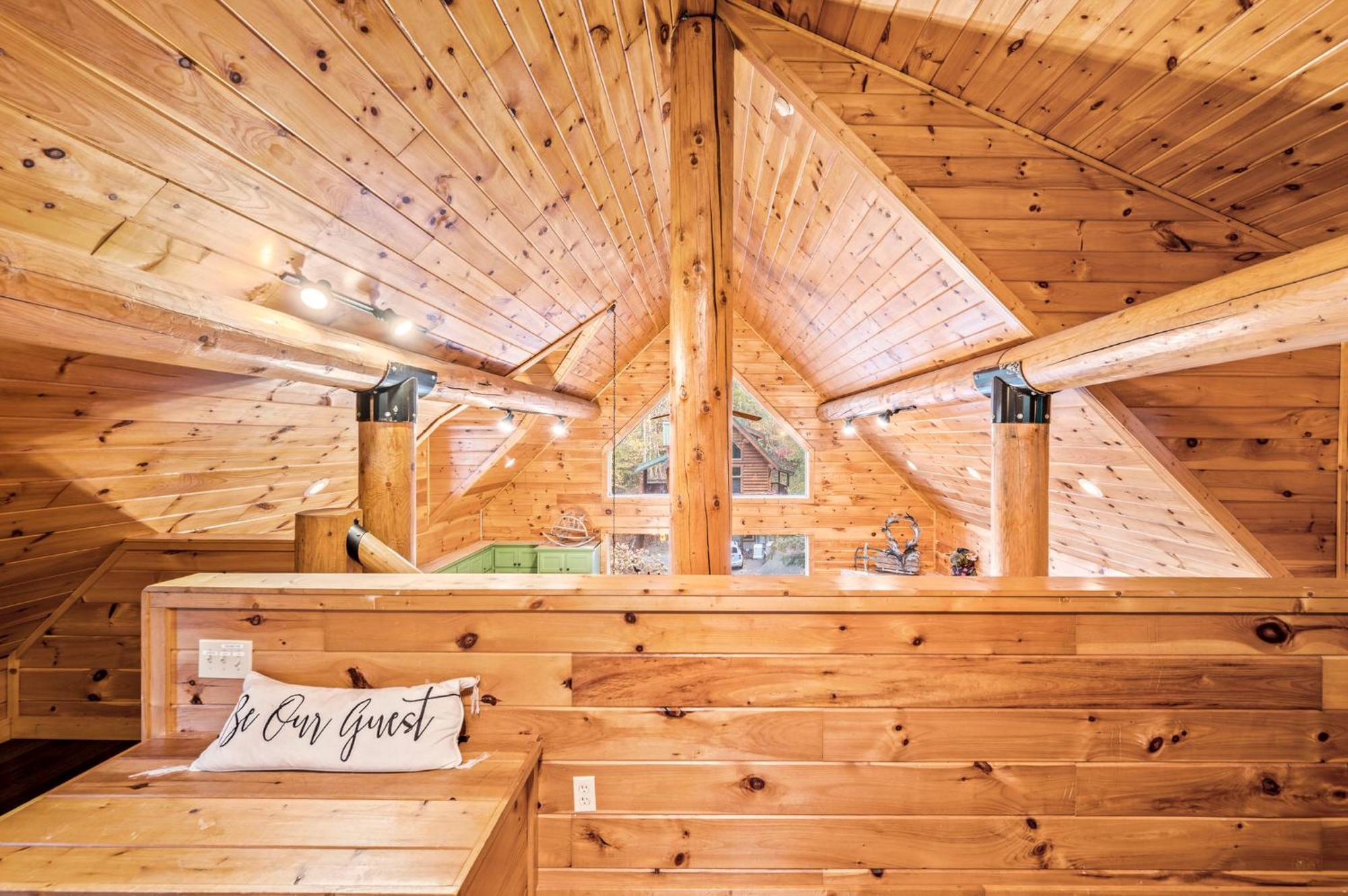 Relaxation Retreat - Pickleball Cabin - Wi-Fi, Fire Pit With Bar, Ev, Game Room, Hot Tub, Pool Access - Mins To Pf Sevierville Exteriör bild